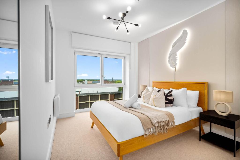 Luxury 2 Bedroom Apartment - Balcony - City Centre - Fast WIFI - Netflix - Parking - 511C 4