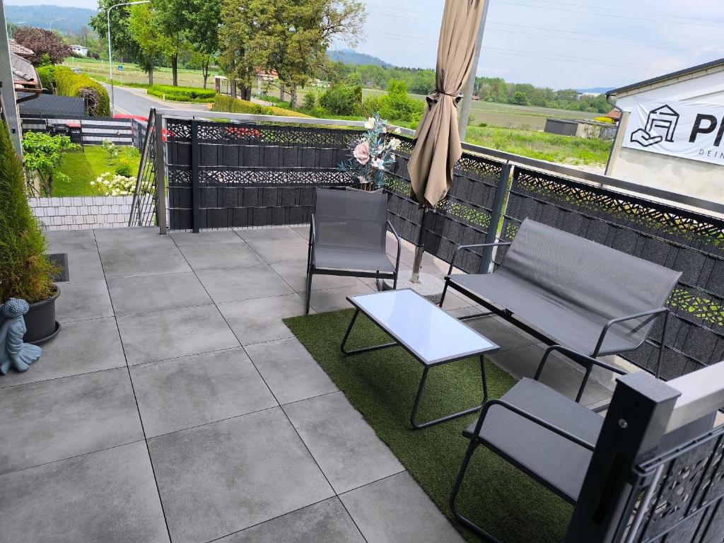 Stadt und See Nahes wohnen mit großer Terasse und Carport Parkplatz 6