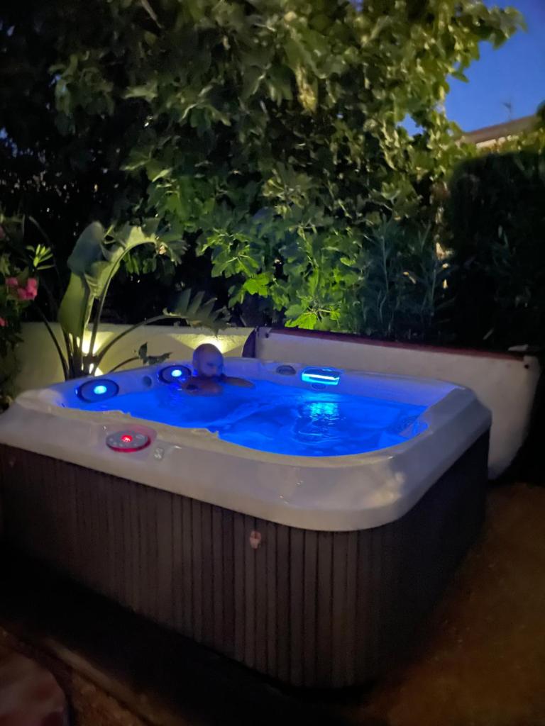 La IBICENCA & JACUZZI by XimoApartments 8