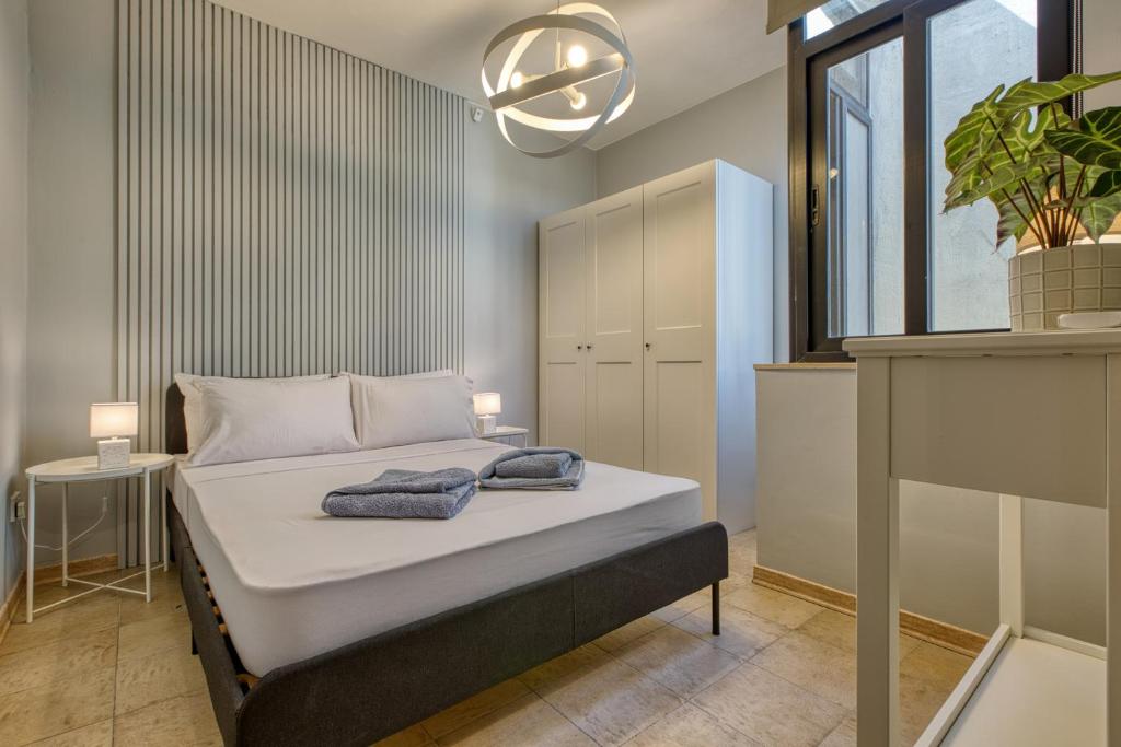 3 bedroom penthouse with jacuzzi and roof terrace VFRA1-1 7