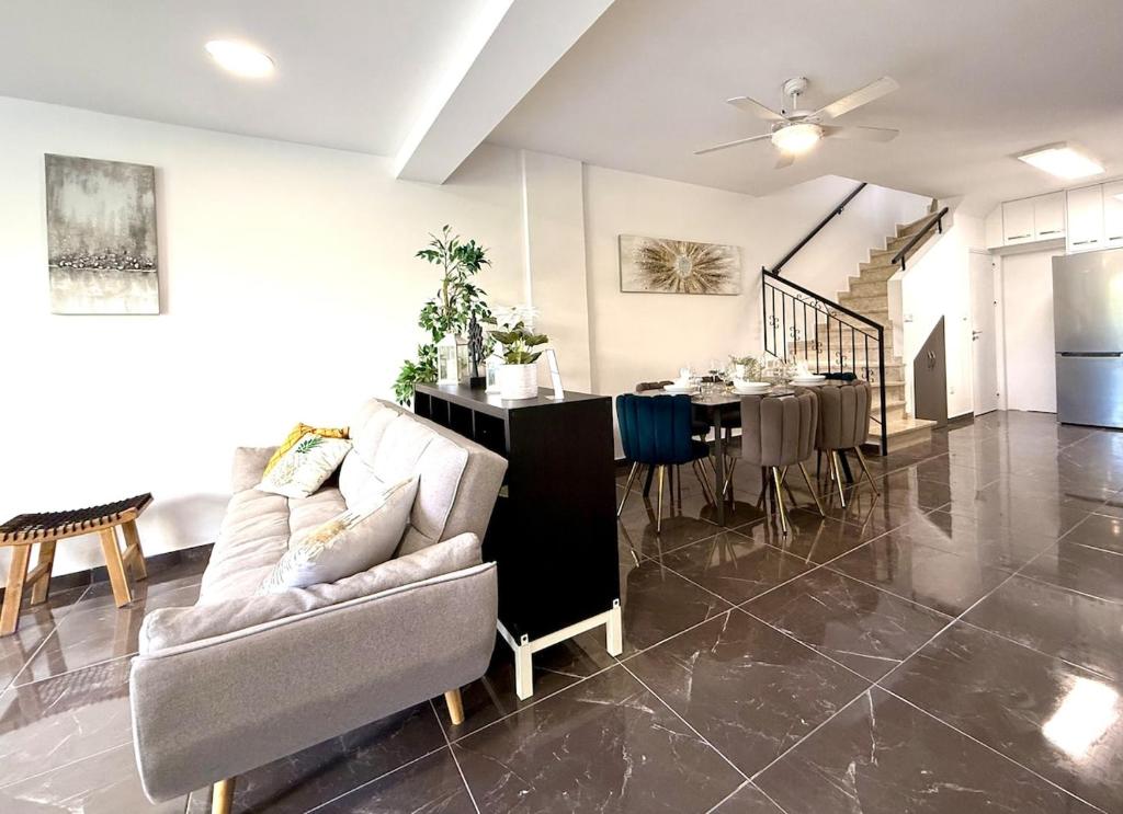 Elegant Beach Villa Moonstone II 7