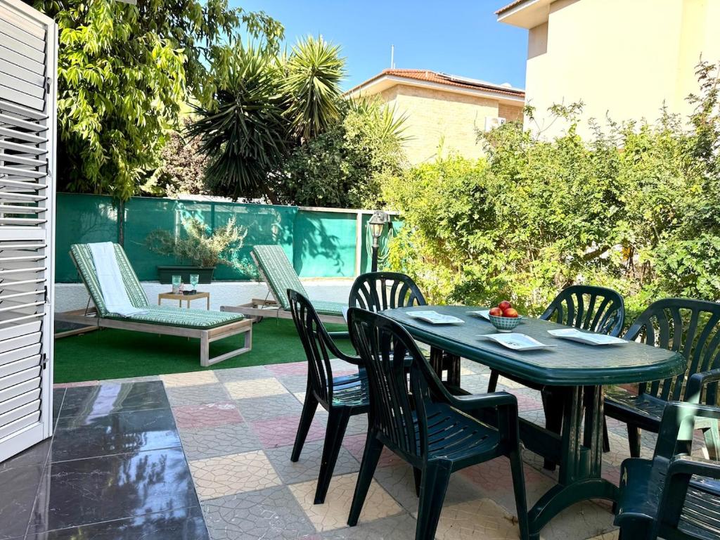 Elegant Beach Villa Moonstone II 8