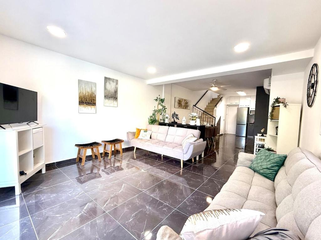 Elegant Beach Villa Moonstone II 4