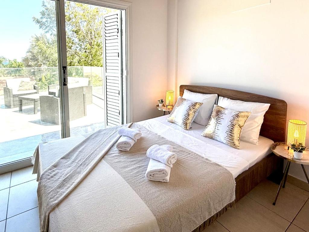 Elegant Beach Villa Moonstone II 6