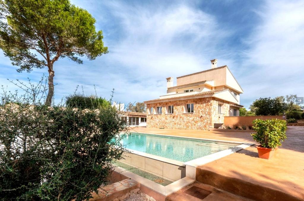 Villa Can Luciana with Private Pool near Palma 4