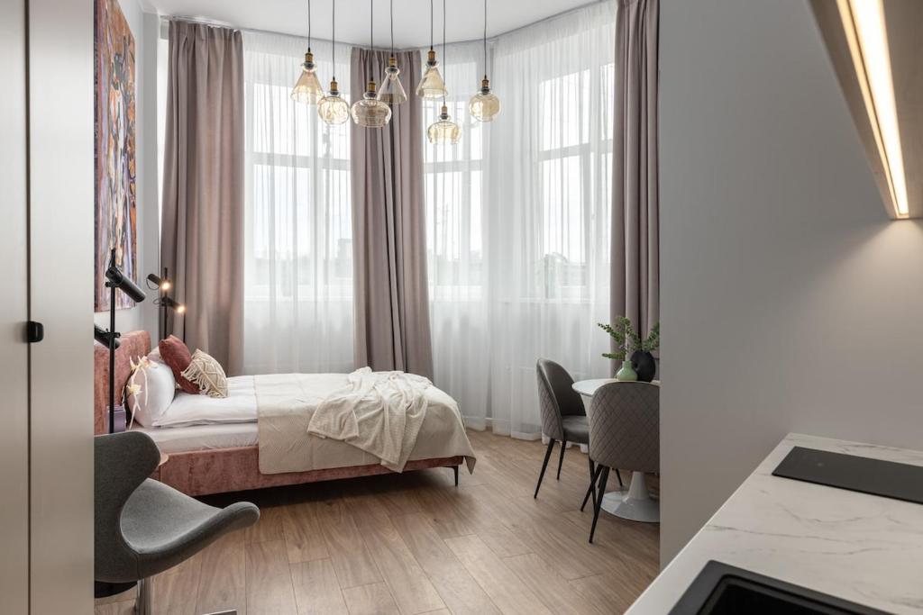 Beautiful Old Town Loft 8