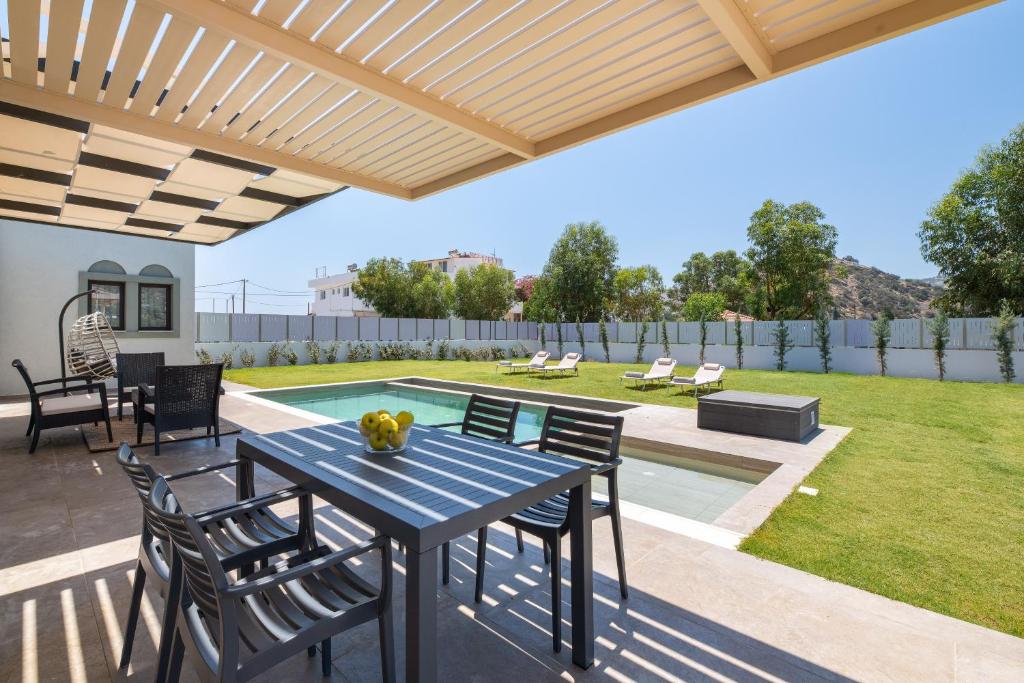 Sunrays Pool Villas 7