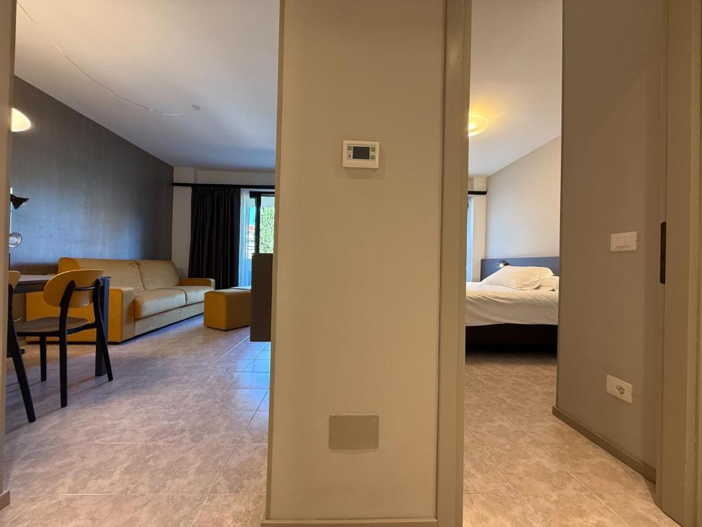 Suites Marilia Apartments Pool Side - Suite Livorno Holiday Home Group 5