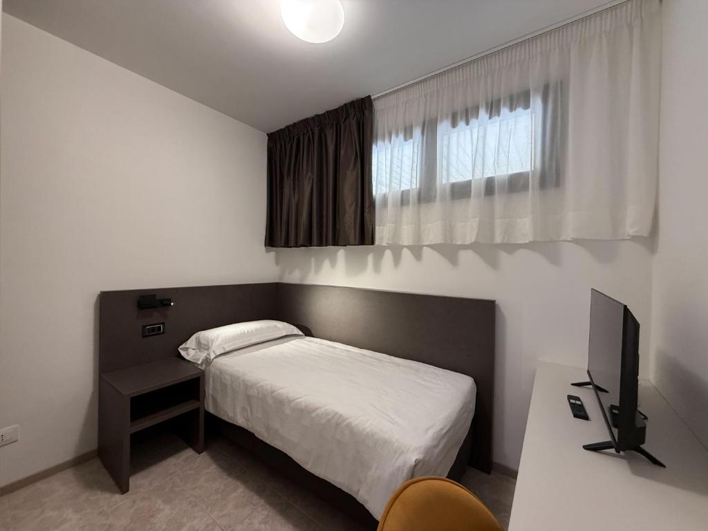 Suites Marilia Apartments Pool Side - Suite Livorno Holiday Home Group 7