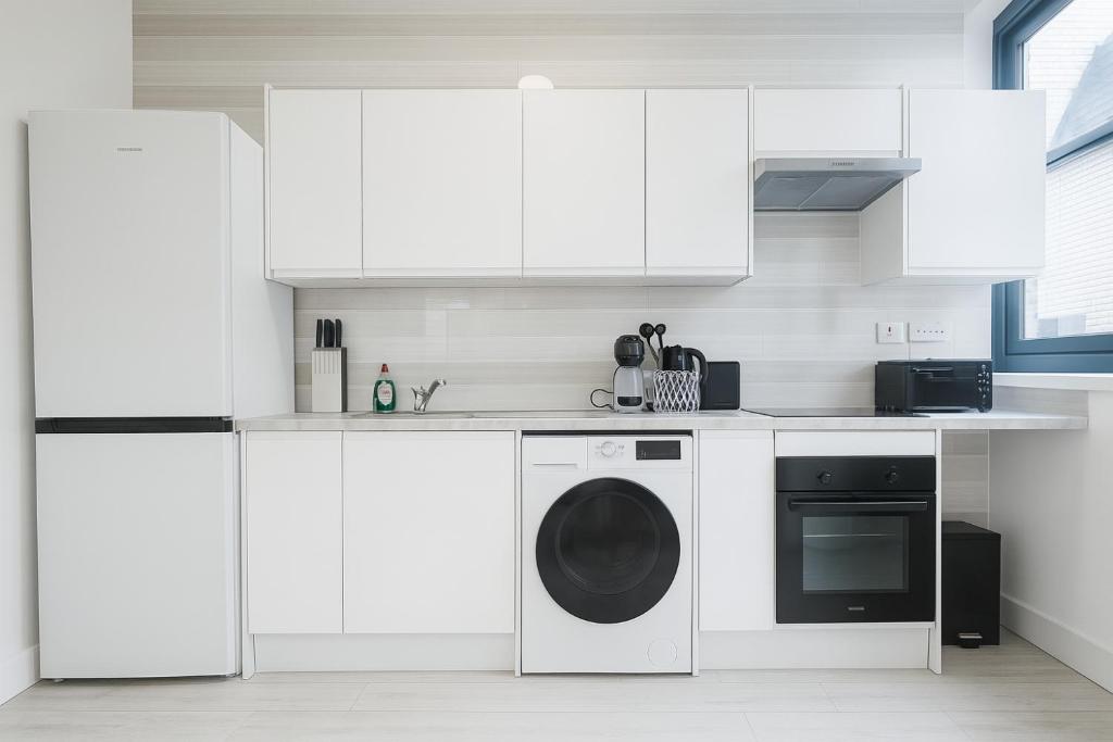 Stylish 2 Bedroom Apartment in the Heart of Soho Walk to Cafes & Attractions! 4