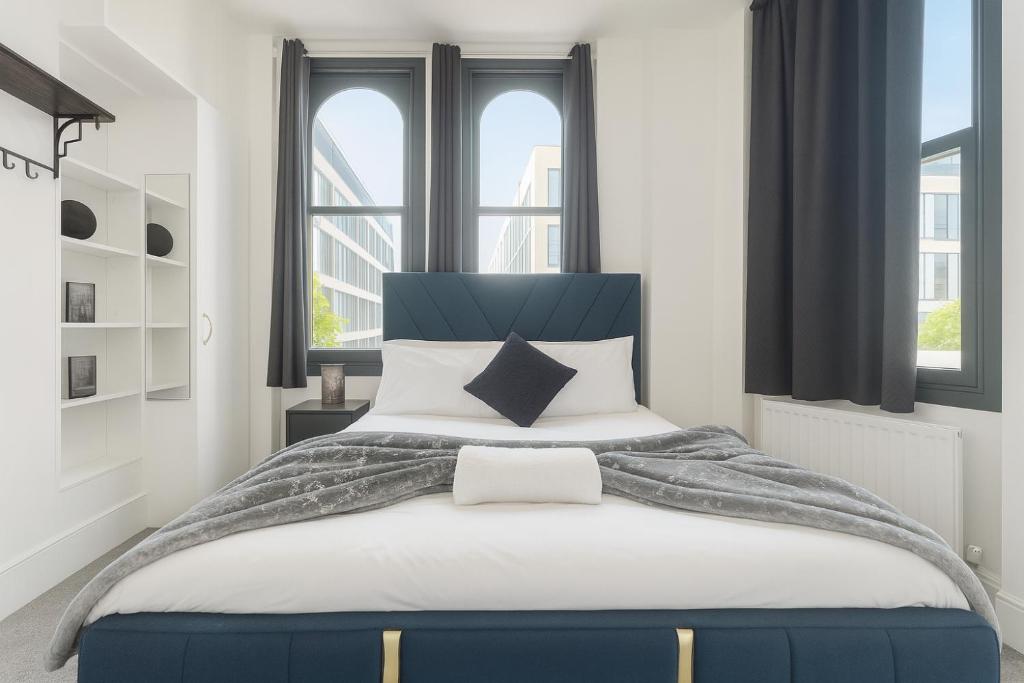 Stylish 2 Bedroom Apartment in the Heart of Soho Walk to Cafes & Attractions! 7