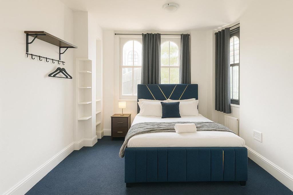 Stylish 2 Bedroom Apartment in the Heart of Soho Walk to Cafes & Attractions! 2