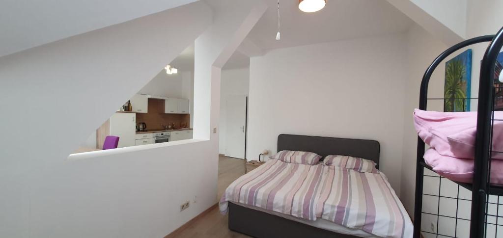Victorias Apartment 3 5