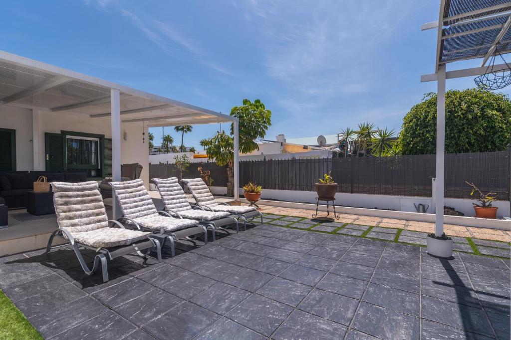 Vivelorural Club 14, terraza y piscina 7
