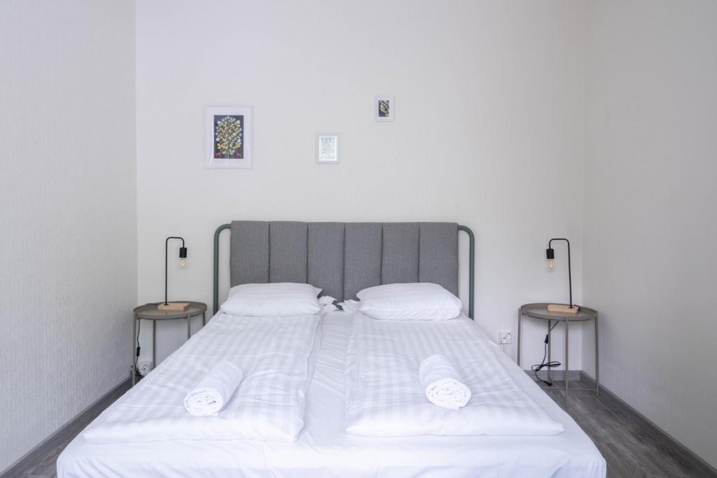 Quiet two-room apartment near the subway and the sea 2