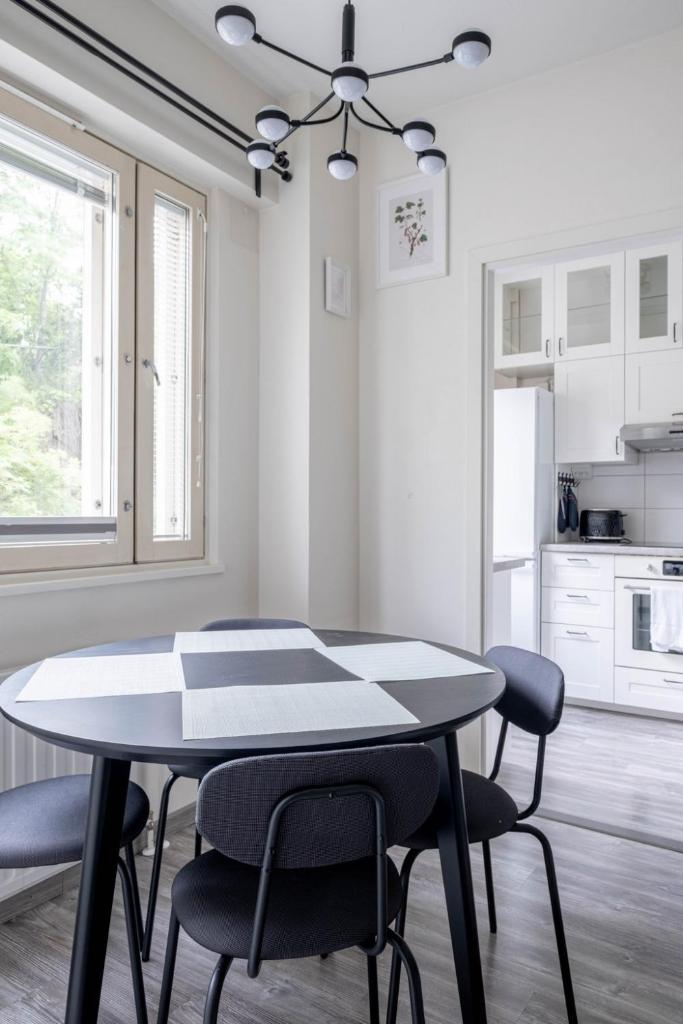 Quiet two-room apartment near the subway and the sea 8