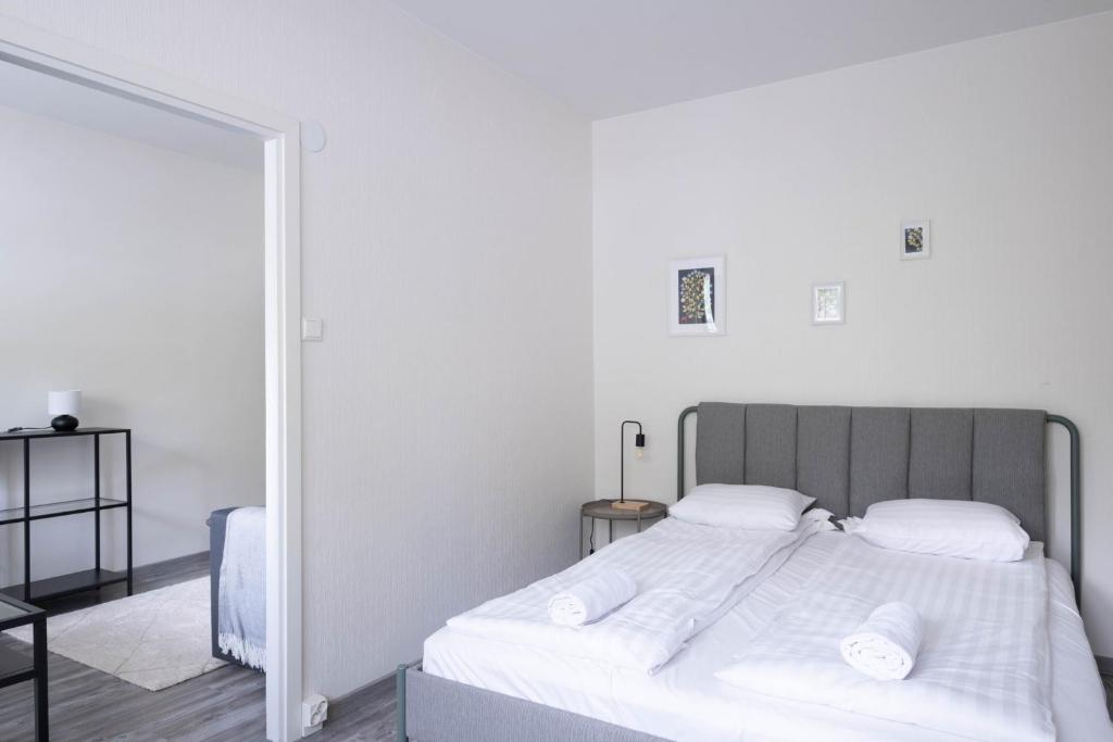 Quiet two-room apartment near the subway and the sea 6