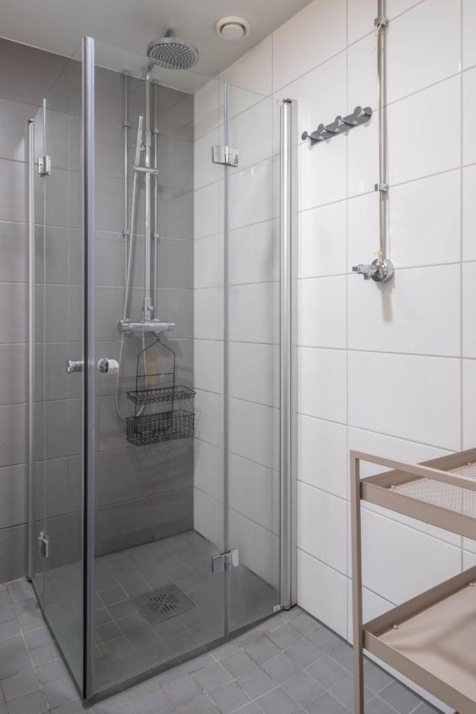 Quiet two-room apartment near the subway and the sea 3