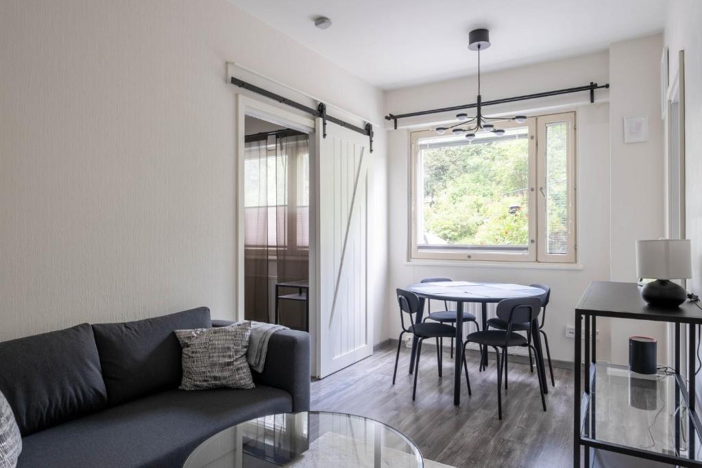 Quiet two-room apartment near the subway and the sea 1