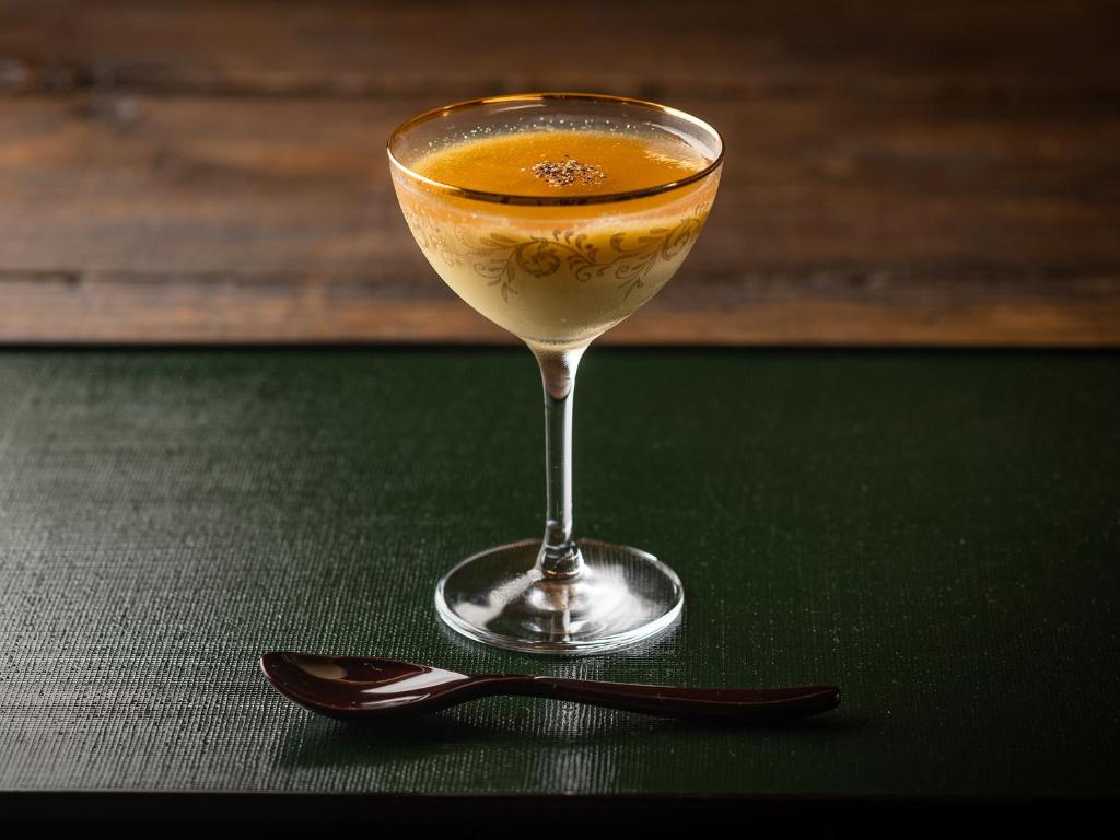 une boisson dans un verre sur une table avec une cuillère dans l'établissement TSUCHIYA Kinosaki onsen, à Toyooka 37 autres photos