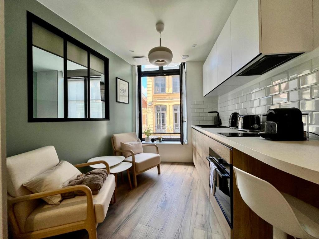 LILLEHOSTS 1, Vieux Lille, Newly renovated, Modern & Stylish apartment, perfectly located 8