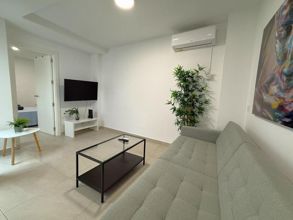 Central and bright beach apartment 5