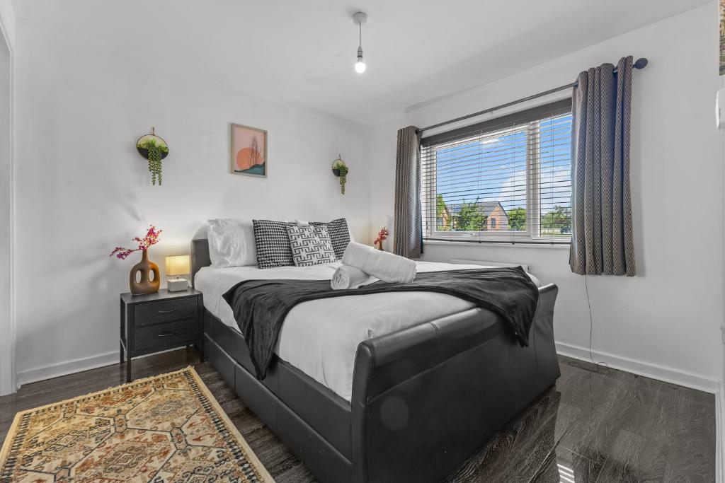 New large townhouse 3 bedrooms 4 beds and parking 4