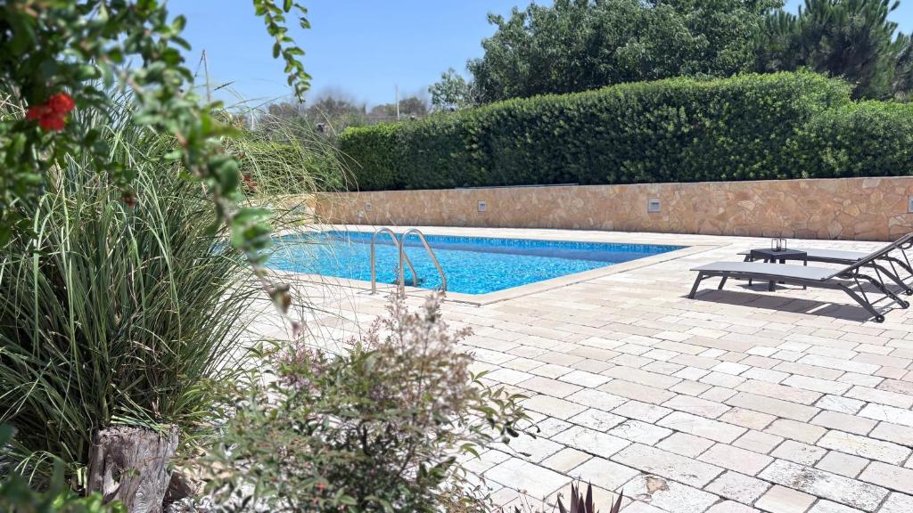 Piscine de l'établissement Li Canti di Giulia ou située à proximité