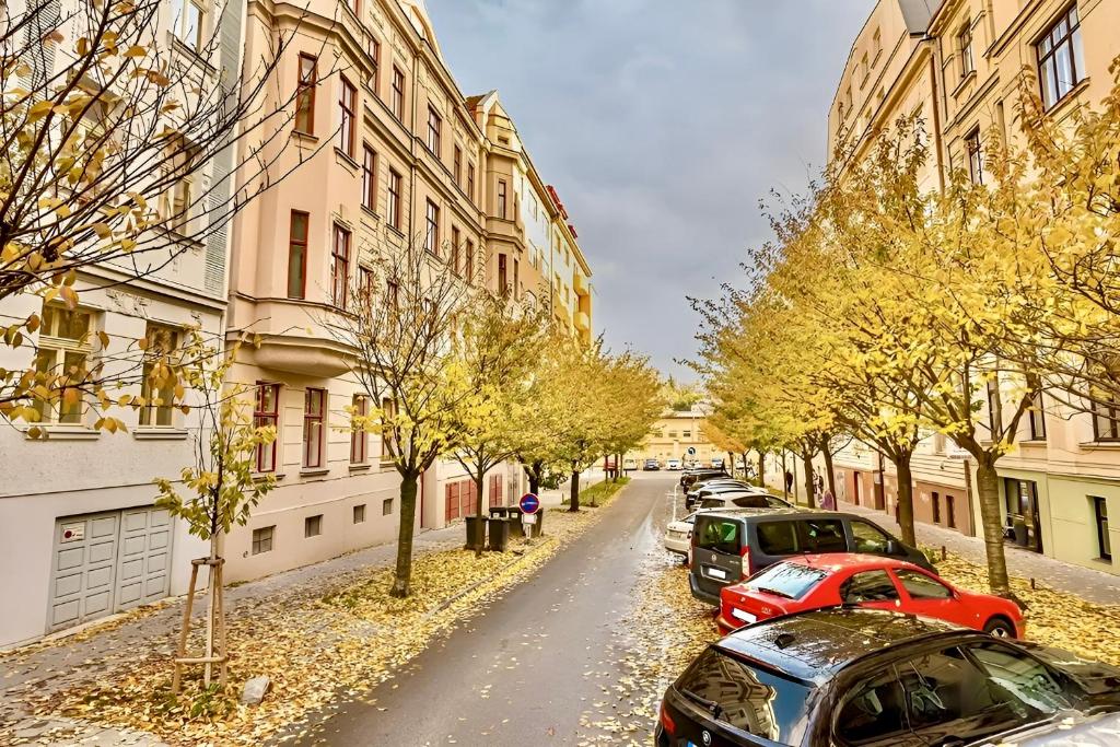Ravine Apartments - Parking 6