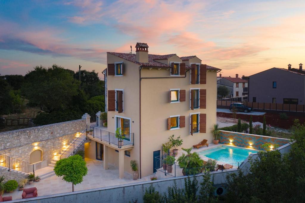 Villa Casa Nova with Heated Pool, Spa area & Game Room 3