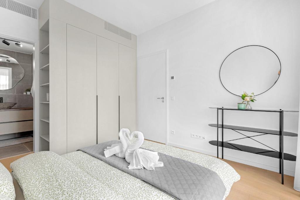 BNB SkyPark Nest with Balcony 7