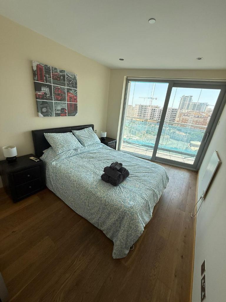 2 Bed Modern Apt in Ocean Village with Pools, Jacuzzi & Stunning Rock Views 2