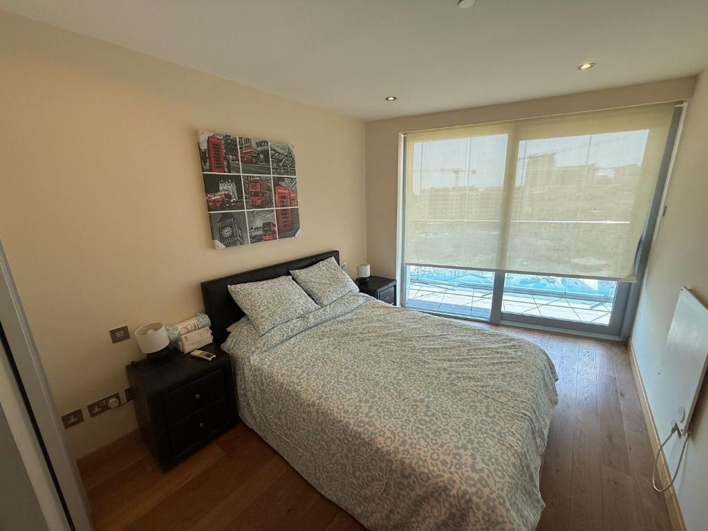 2 Bed Modern Apt in Ocean Village with Pools, Jacuzzi & Stunning Rock Views 8