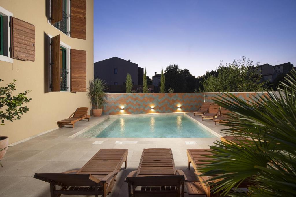 Villa Casa Nova with Heated Pool, Spa area & Game Room 4