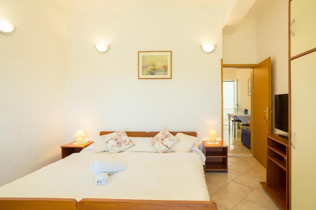 Sunshine Apartments 4