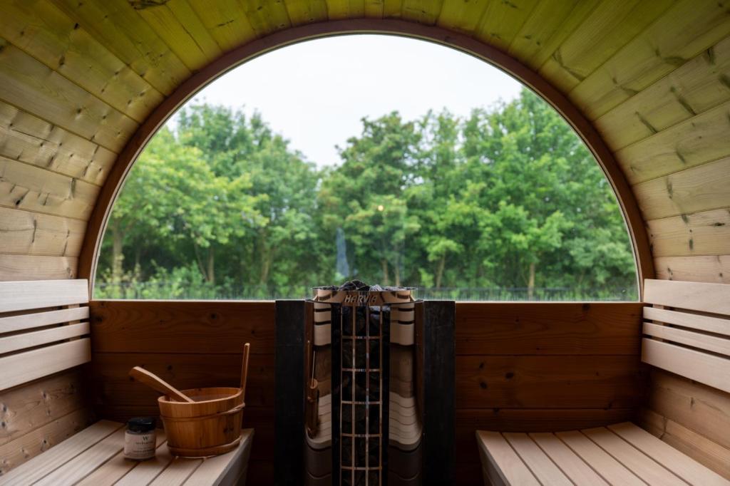 Wellness Villas with sauna, outdoor bath and shower, Parc Maasresidence Thorn 8