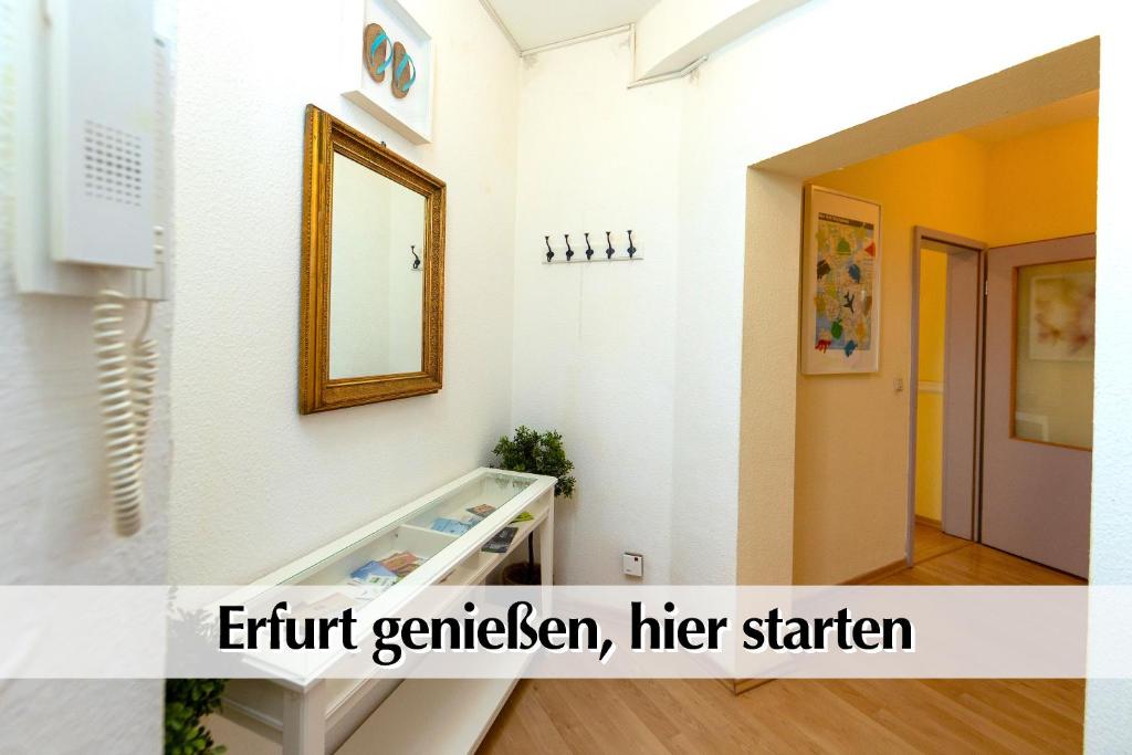 12 FEWOs im Jugendstilhaus mit Aufzug, großer Terrasse, Kingsize-Betten, 250Mbts WLAN, 55 Zoll Smart-TV - Nur ein kurzer Spaziergang durch den Park Venedig zur Krämerbrücke - Gaststätte im Haus 7