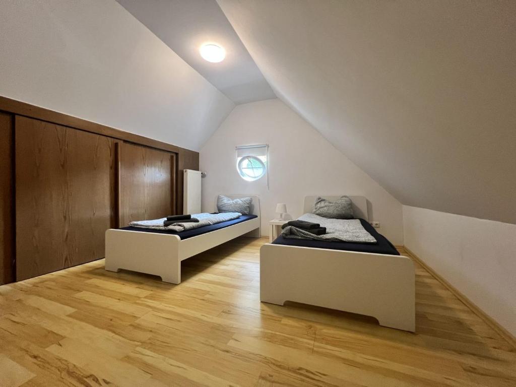 Große Apartments mit Einzelbetten Ideal für Teams & Gruppen Köln 5