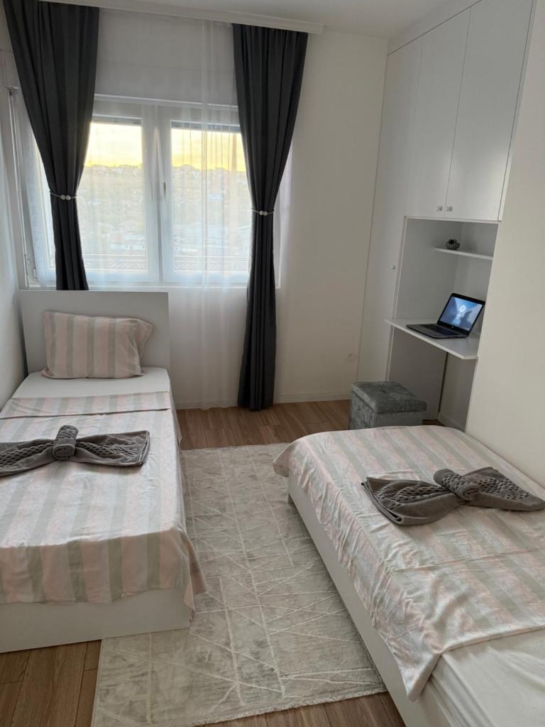 Erina Luxury Apartment with Private Bathroom & Free Parking 7