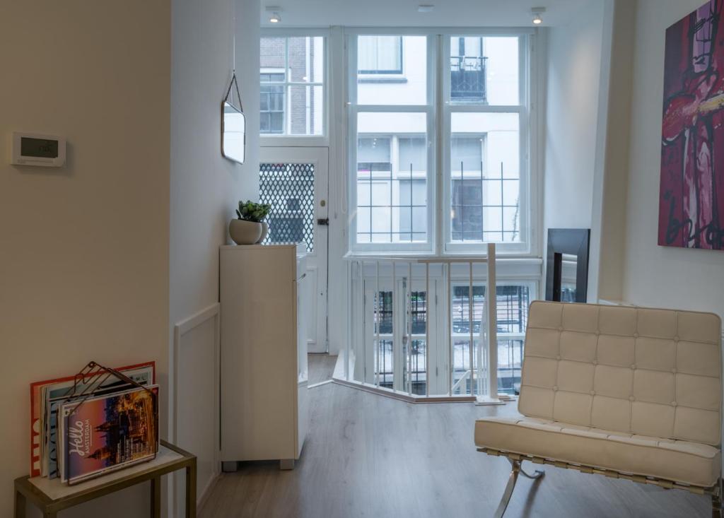 Luxury Flower Market Apartment 5