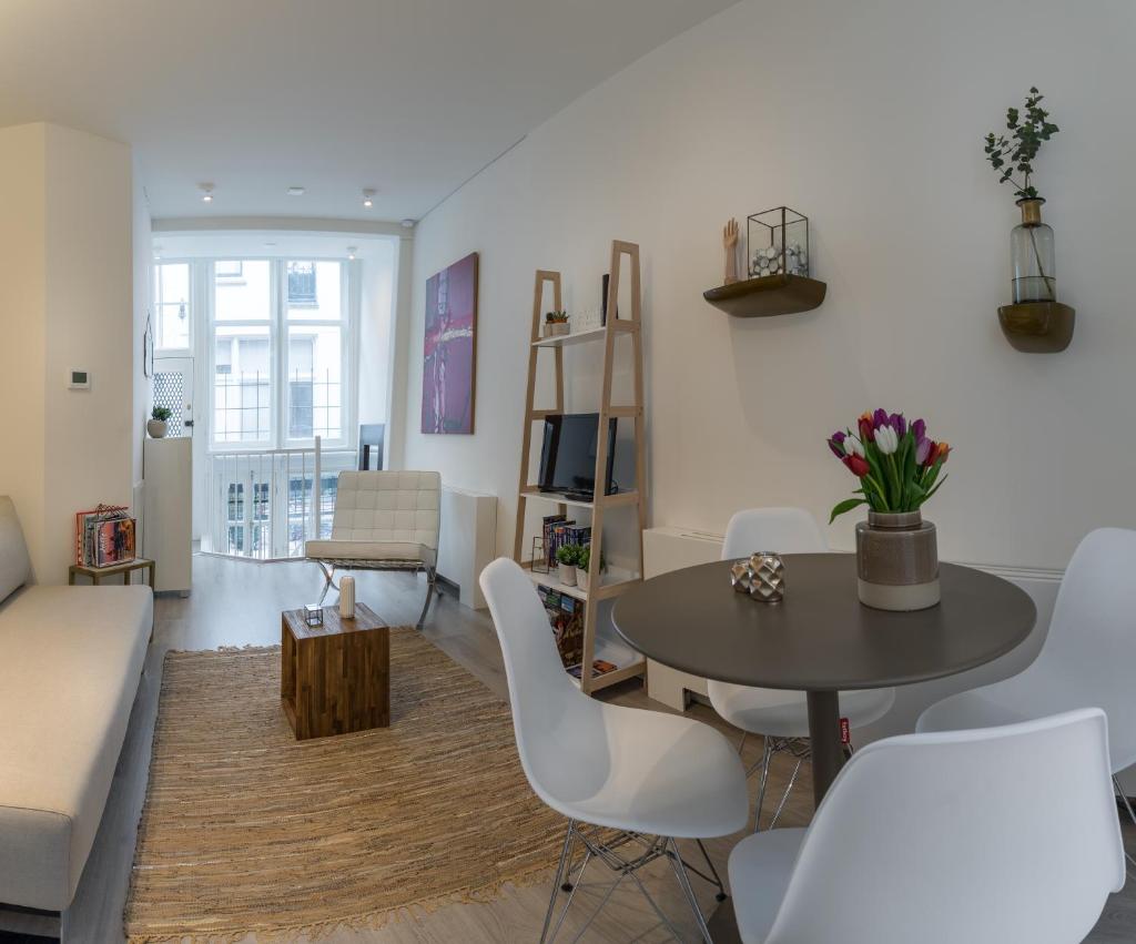 Luxury Flower Market Apartment 6