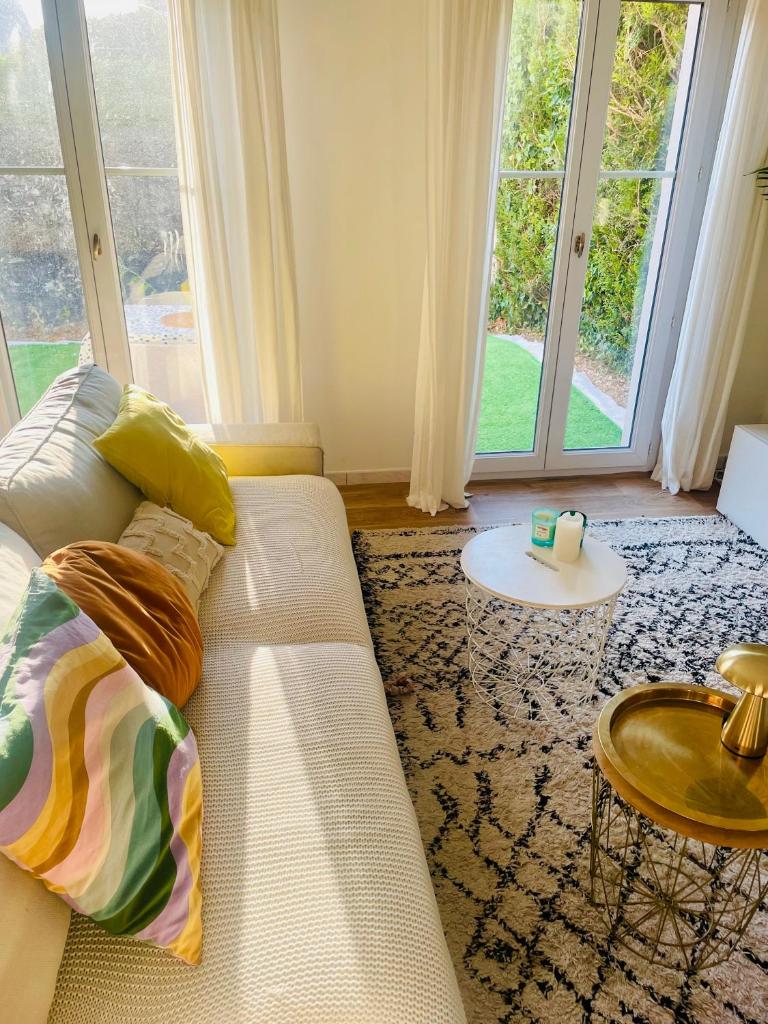 Maison au calme avec jardin proche tram 6