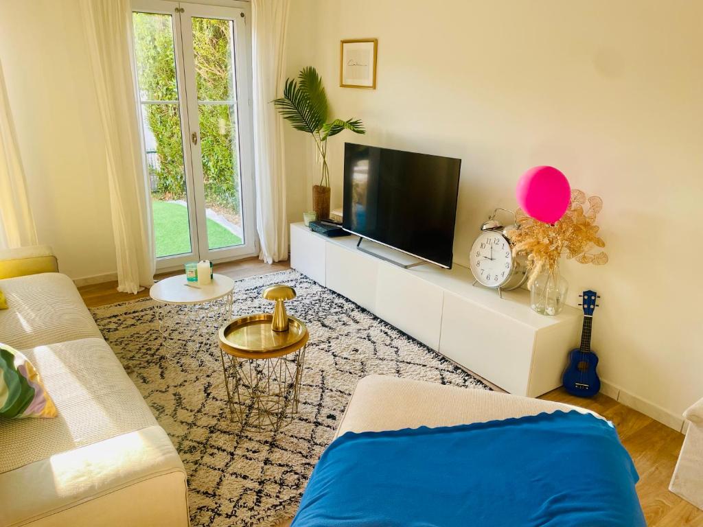 Maison au calme avec jardin proche tram 5