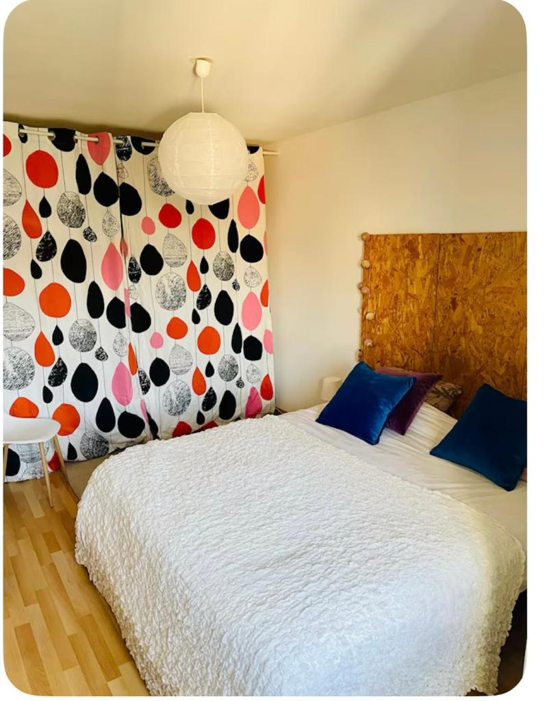 Maison au calme avec jardin proche tram 7