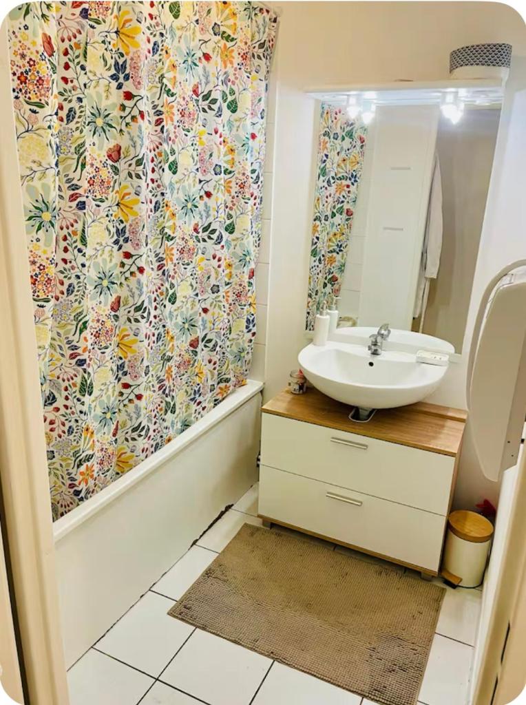 Maison au calme avec jardin proche tram 8