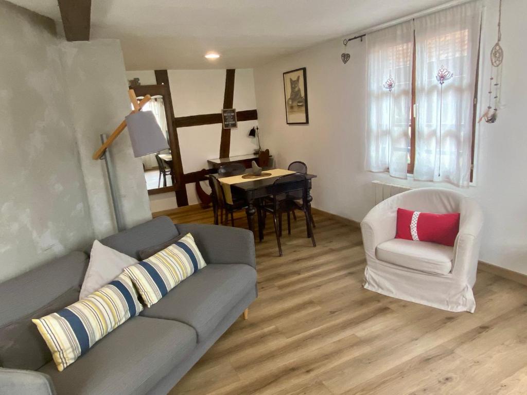 Gîte de caractère au calme , proche quartier historique, Au Merlenchanteur 3