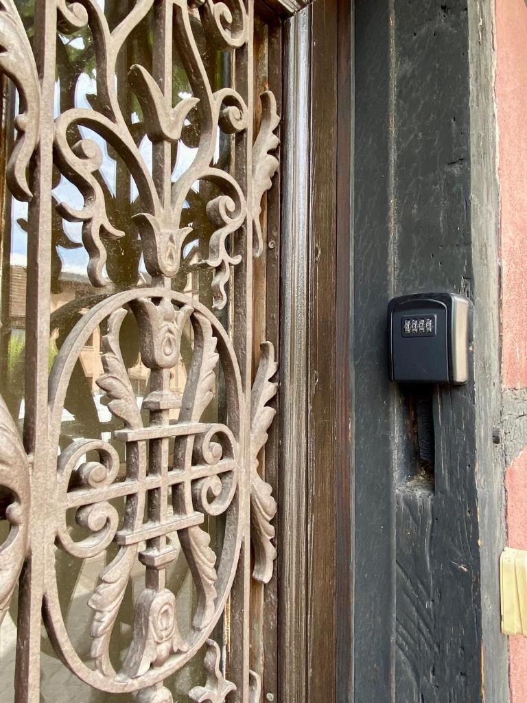 Gîte de caractère au calme , proche quartier historique, Au Merlenchanteur 4