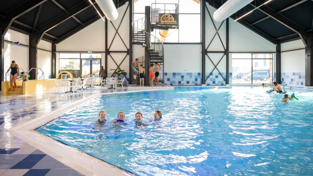 Wellness Villas with sauna, outdoor bath and shower, Parc Maasresidence Thorn 7