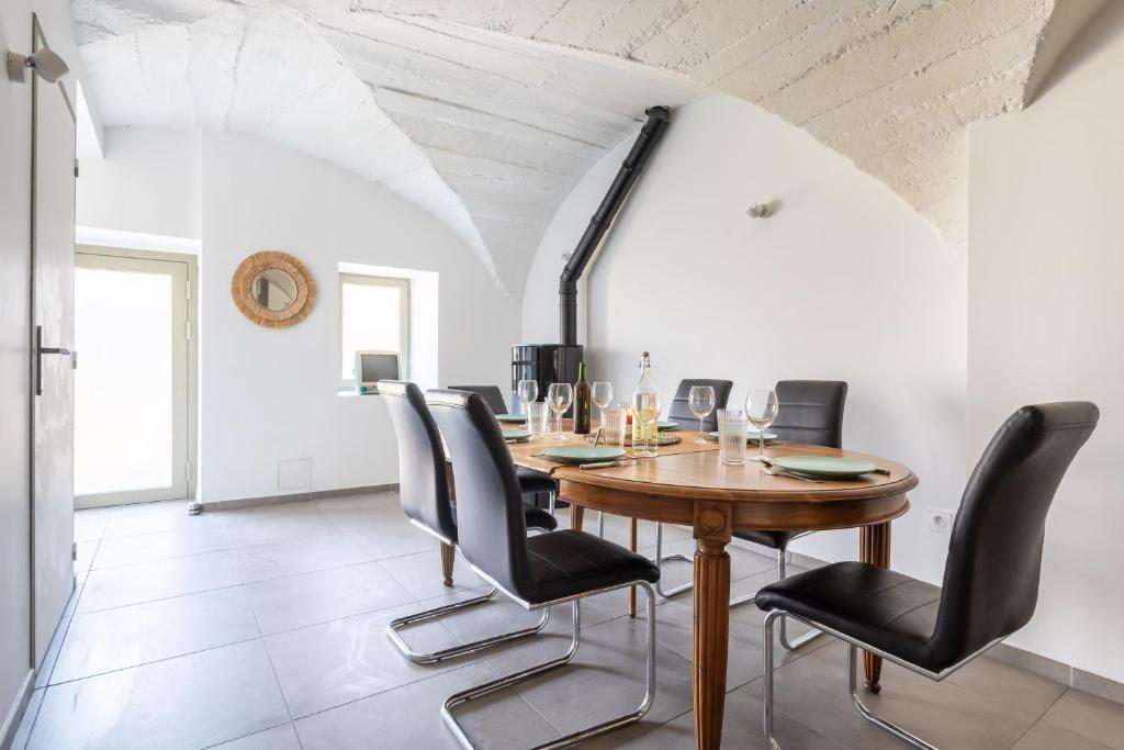 Gîte au calme avec lits queen size proche Clermont à Chanat La Mouteyre 4