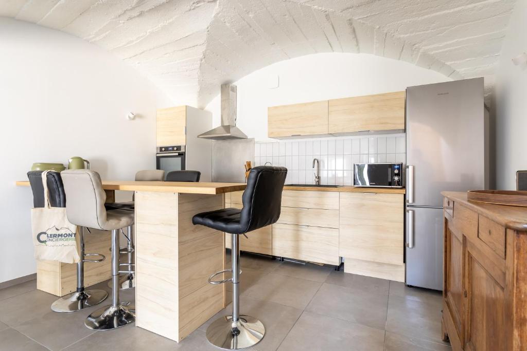 Gîte au calme avec lits queen size proche Clermont à Chanat La Mouteyre 8